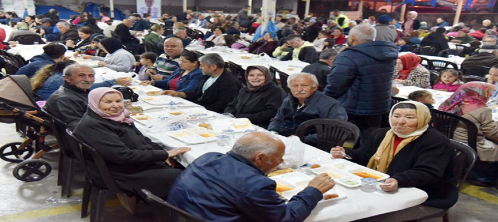 MİLAS BELEDİYESİ’NİN İFTAR YEMEKLERİ DEVAM EDİYOR