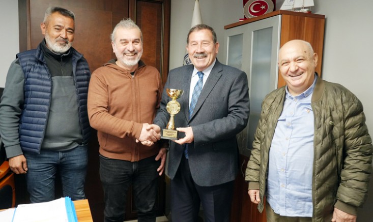 MİLAS BELEDİYESPOR BRİÇ TAKIMI ÜÇÜNCÜLÜK KUPASI İLE BİRLİKTE BAŞKAN TOPUZ’U ZİYARET ETTİ 