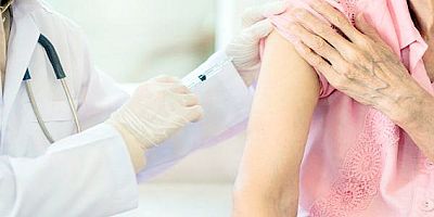 Uzmanlar öneriyor: Covid-19 döneminde zatürre aşısı olunmalı 